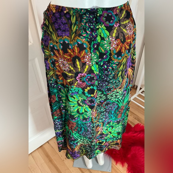 🛑🛑🛑COLOURFUL SKIRT 🌸 - Picture 4 of 9